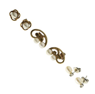 Lot 162 - Three pairs of pearl earrings