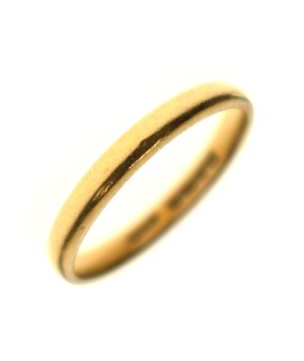 Lot 69 - 22ct gold wedding band