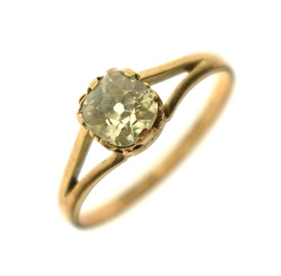 Lot 45 - 18ct gold peridot dress ring