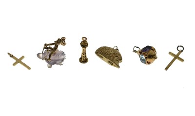 Lot 109 - Six assorted gold and yellow metal charms