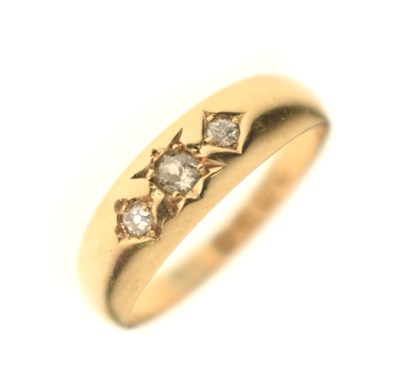 Lot 13 - Late Victorian diamond three-stone 18ct gold ring