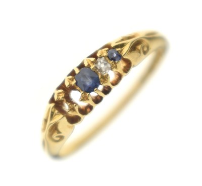 Lot 28 - Early 20th century sapphire and diamond 18ct gold ring (a/f)