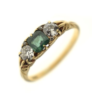 Lot 34 - Garnet-topped doublet and diamond three-stone ring