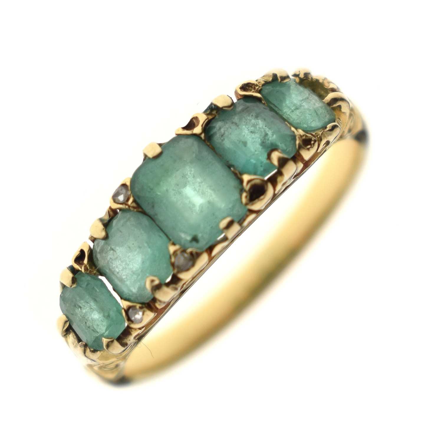 Lot 23 - Late Victorian / Edwardian emerald and diamond yellow metal ring