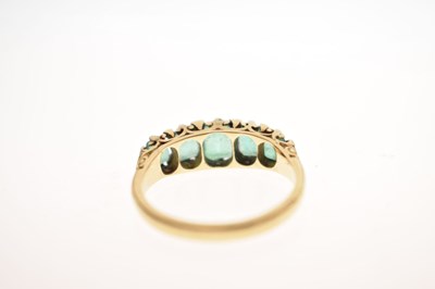 Lot 23 - Late Victorian / Edwardian emerald and diamond yellow metal ring
