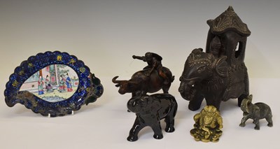 Lot 638 - Group of Asian collectables