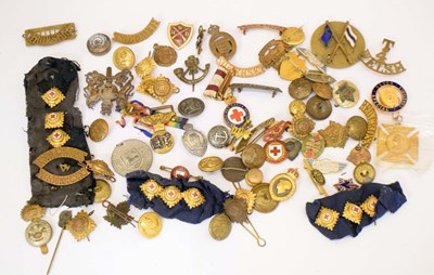Lot 472 - Assorted collection of military and other uniform accessories