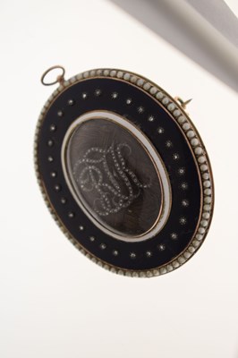 Lot Georgian enamelled mourning pendant brooch