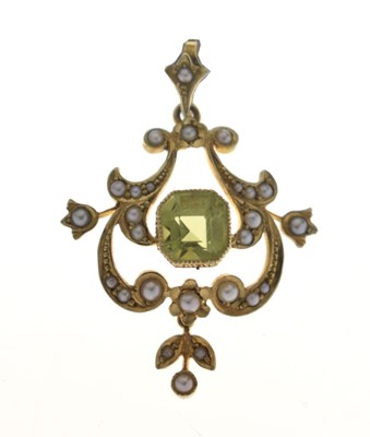 Lot Edwardian peridot and seed pearl 15ct yellow gold pendant