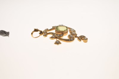 Lot Edwardian peridot and seed pearl 15ct yellow gold pendant