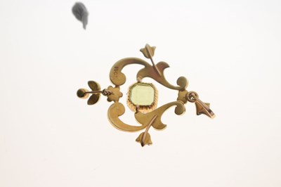 Lot Edwardian peridot and seed pearl 15ct yellow gold pendant
