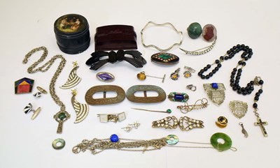 Lot 195 - Quantity of costume jewellery to include belt buckles, shoe buckles, silver mounted stones, etc