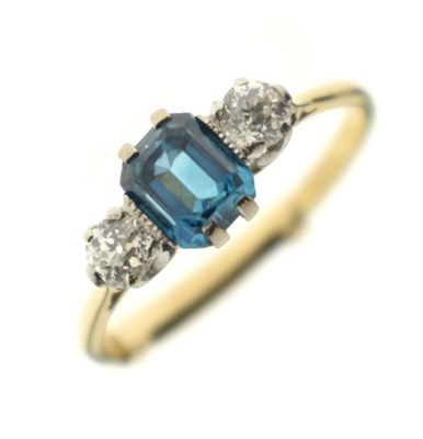 Lot 32 - Three-stone blue zircon and diamond ring