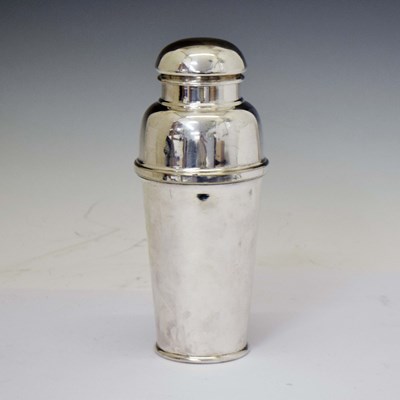 Lot 430 - 20th century silver plated Art Deco cocktail shaker