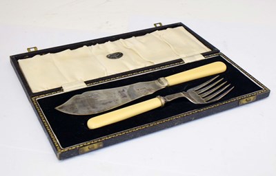 Lot 290 - George V silver and ivorine mounted fish servers