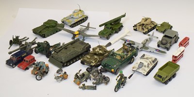 Lot 507 - Mixed collection of military diecast model vehicles