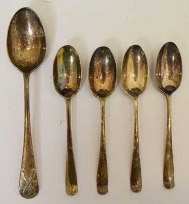 Lot 265 - Set of four Old English pattern demitasse coffee spoons, and a Rifle Club silver teaspoon