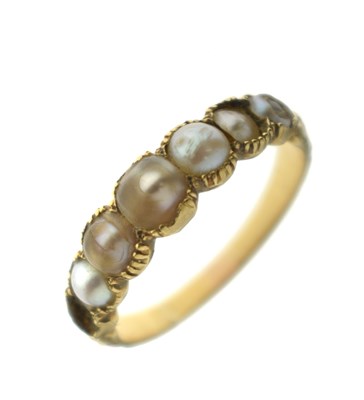 Lot 33 - Unmarked yellow metal pearl set ring