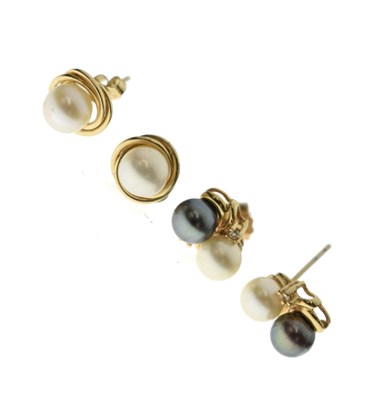 Lot 158 - Two pairs of pearl ear studs (2)