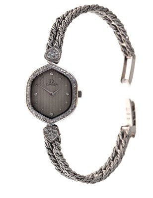 Lot 148 - Omega - Lady's 18ct white gold, diamond set quartz bracelet watch