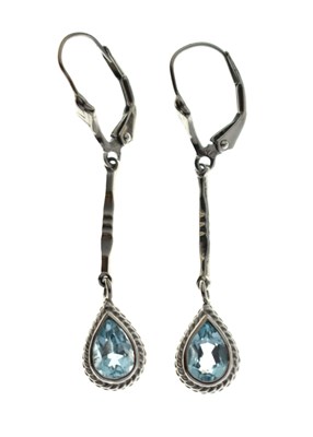 Lot 154 - Pair of 9ct white gold drop earrings