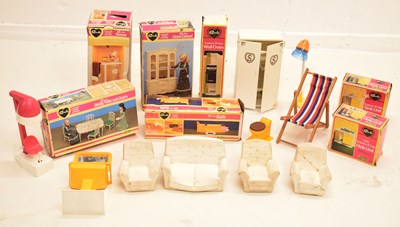 Lot 302 - Sindy - Collection of Pedigree made playset accessories