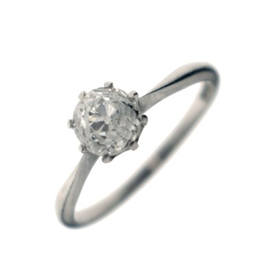 Lot 6 - Diamond single stone ring