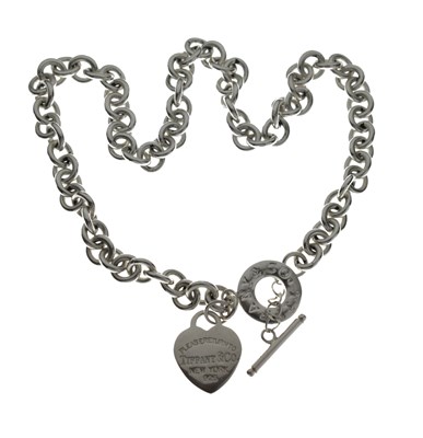 Lot 32 - Tiffany-style silver T-bar necklace