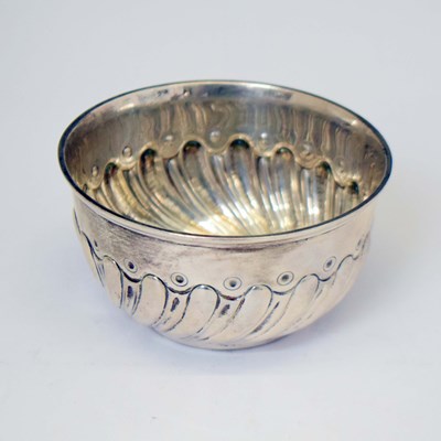 Lot 105 - Late Victorian silver sugar bowl with gadroon decoration