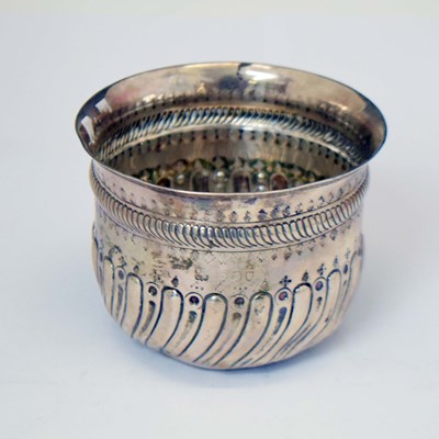 Lot 106 - Late Victorian silver bowl modelled as a 17th century porringer