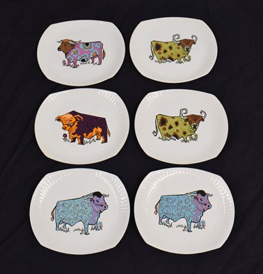 Lot 494 - Set of six English Ironstone Pottery 'Beefeater' pattern dinner plates