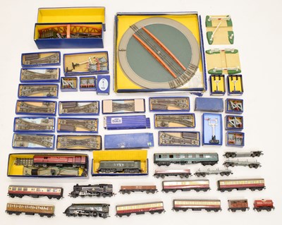 Lot 316 - Collection of Hornby Dublo