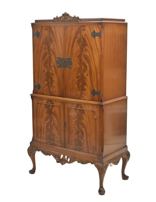 Lot 572 - Maple & Co (Maples) - Model 295 mahogany cocktail cabinet