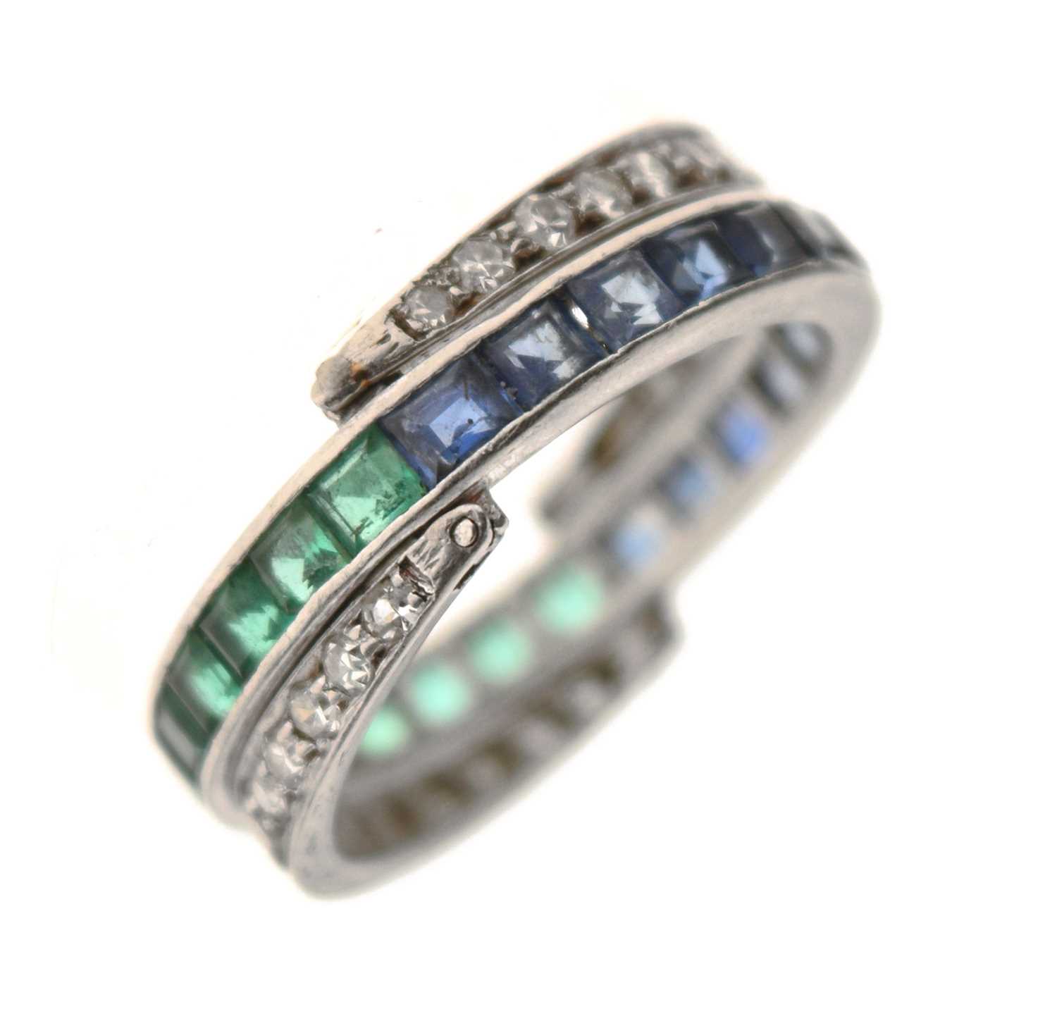 Lot Art Deco diamond, sapphire and emerald 'day and night' eternity ring