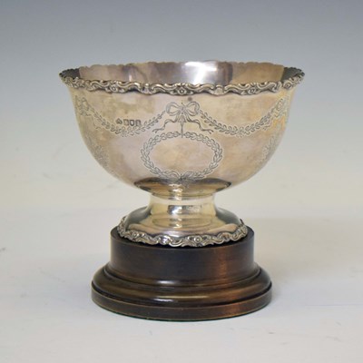 Lot 98 - Edward VII silver pedestal bowl with engraved neo-classical decoration