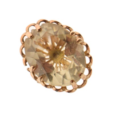 Lot 18 - Vintage pale yellow quartz 9ct gold dress ring