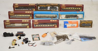 Lot 315 - Collection of 00 gauge locomotives and carriages