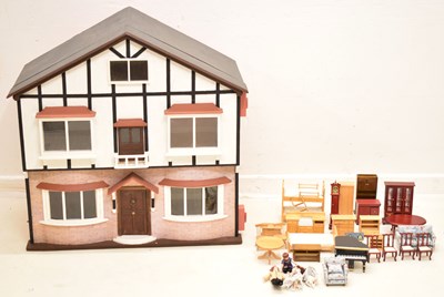 Lot 368 - Early 20th century Tudor-style dolls house