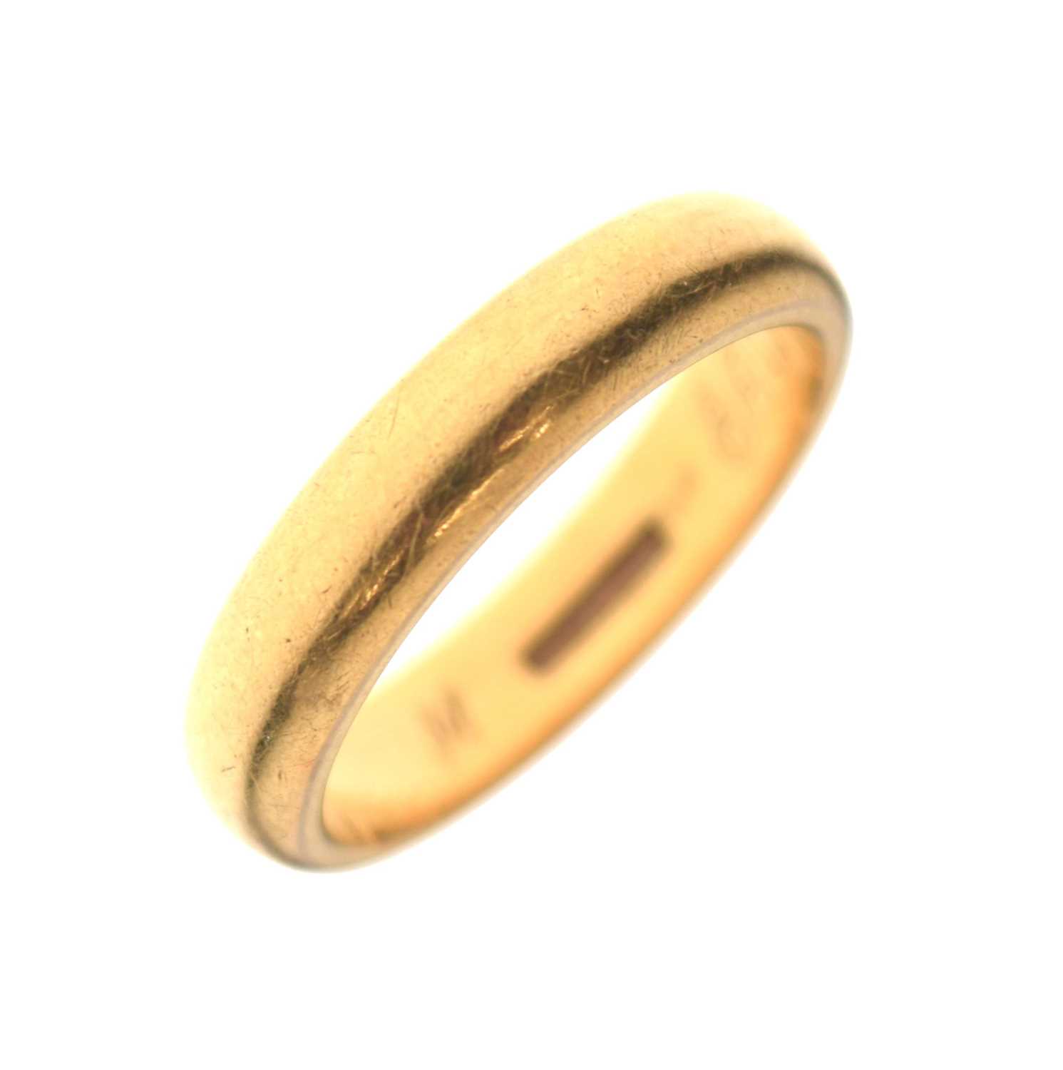 Lot 47 - 18ct gold wedding band