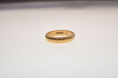 Lot 47 - 18ct gold wedding band
