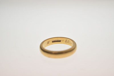 Lot 47 - 18ct gold wedding band