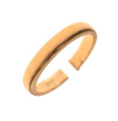 Lot 53 - 22ct gold wedding band (cut)