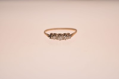 Lot 19 - Diamond five stone ring (a/f)