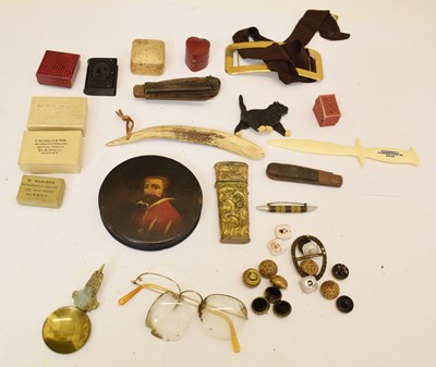Lot 291 - Early 19th century papier mâché circular box