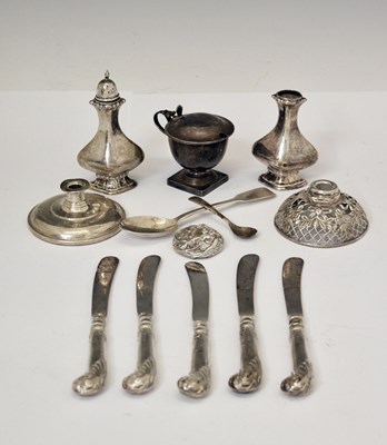 Lot 199 - Collection of assorted silver to include an Elizabeth II silver mustard pot with blue glass liner etc