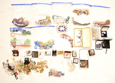 Lot 157 - Large collection of costume jewellery