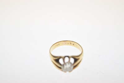 Lot 2 - Diamond single stone yellow metal ring