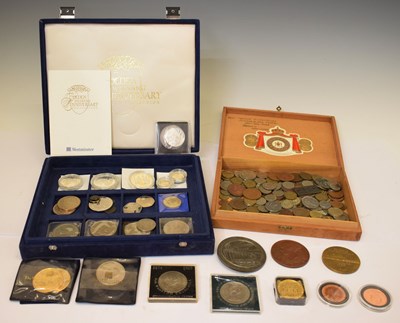 Lot 252 - A collection of GB and World coins and medallions