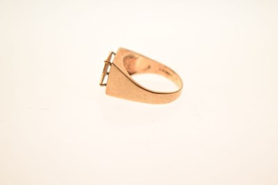 Lot 38 - 9ct gold signet ring inset a Mexican gold token