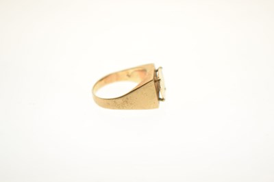 Lot 38 - 9ct gold signet ring inset a Mexican gold token